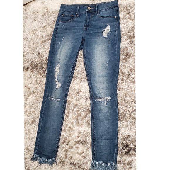 Express | Destroyed & Fringe Crop Jeans